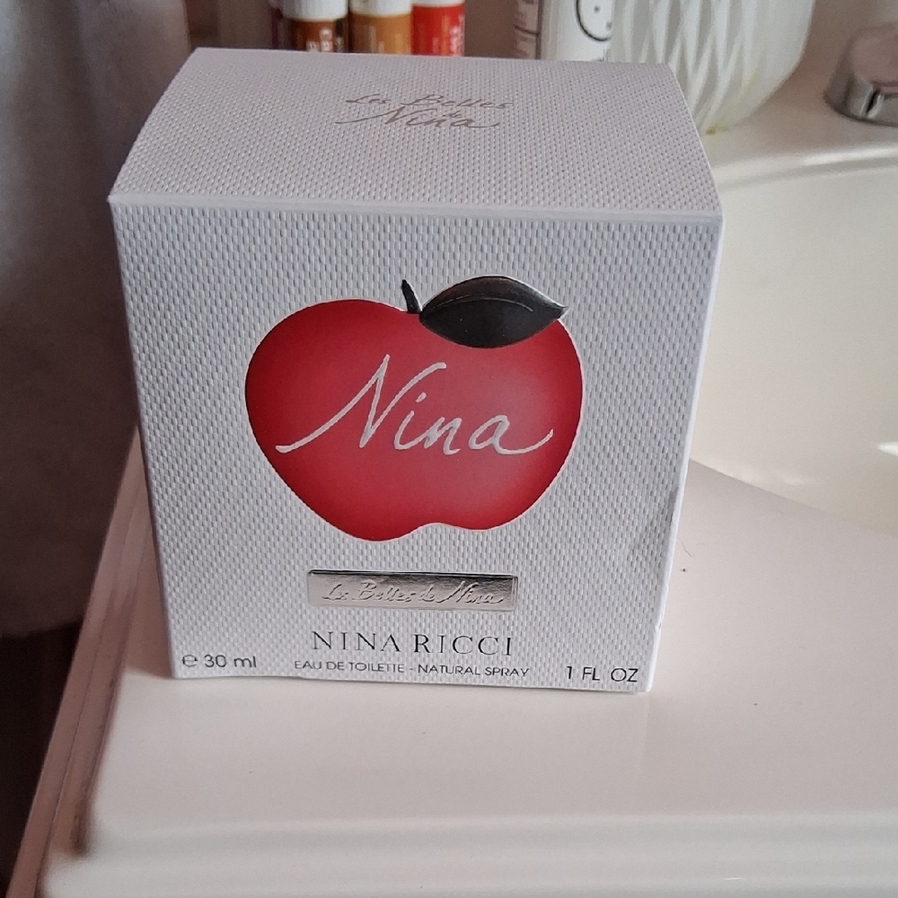 Nina Ricci Red Apple